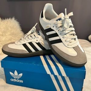 ADIDAS SAMBAS-Men's size 6/Women's size 7